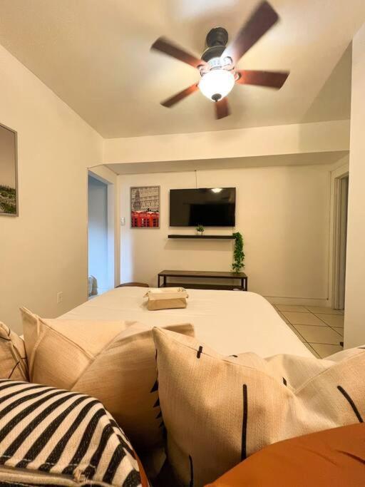 Cozy 1-Bedroom Rental In Miami Bagian luar foto