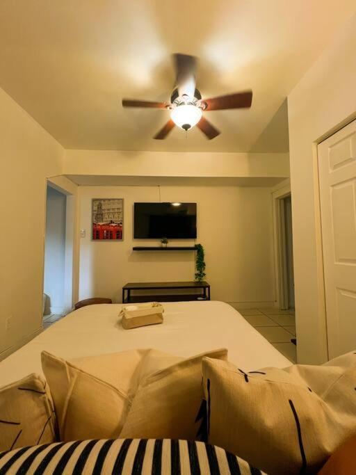 Cozy 1-Bedroom Rental In Miami Bagian luar foto